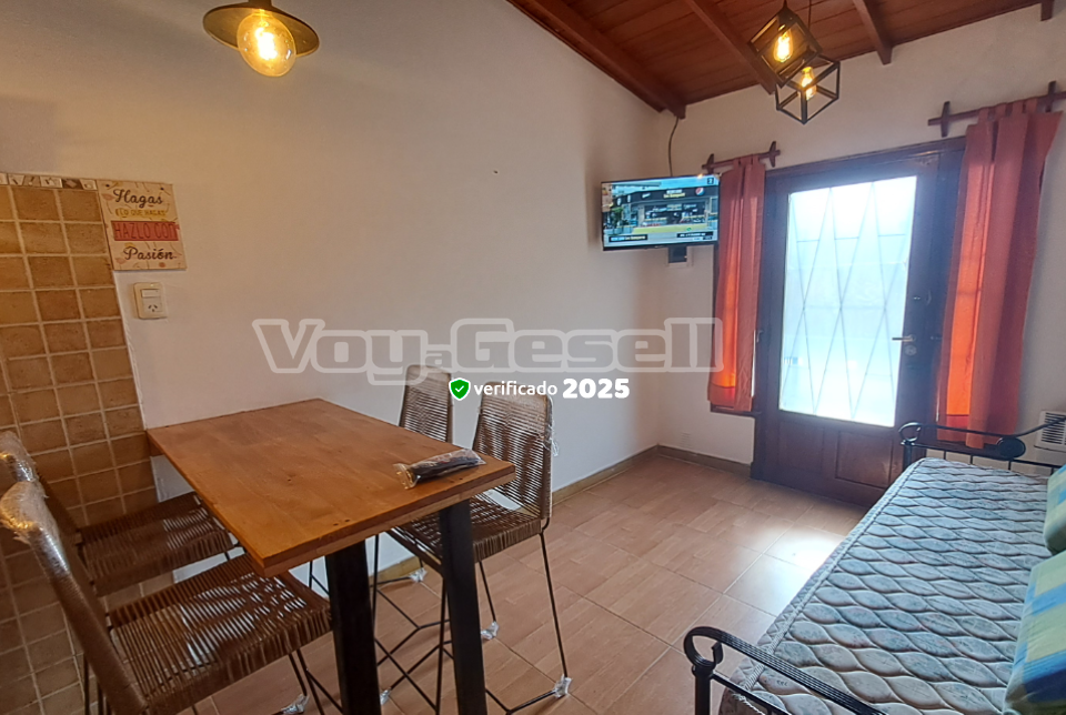 Alquilo Departamento Mama Rina en Villa Gesell zona Centro Comercial a 220 mts de la Playa 