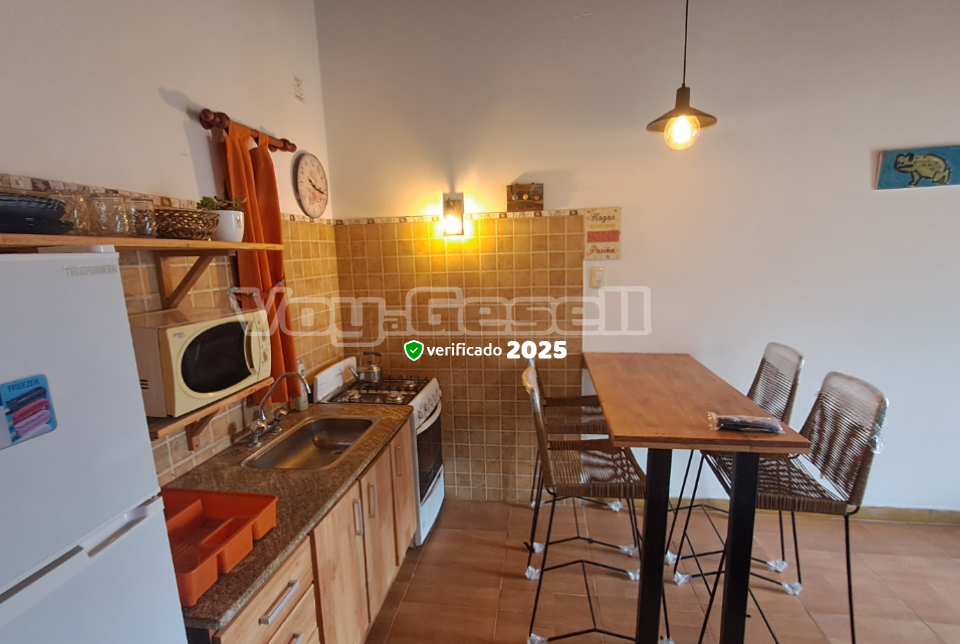 Alquilo Departamento Mama Rina en Villa Gesell zona Centro Comercial a 220 mts de la Playa 