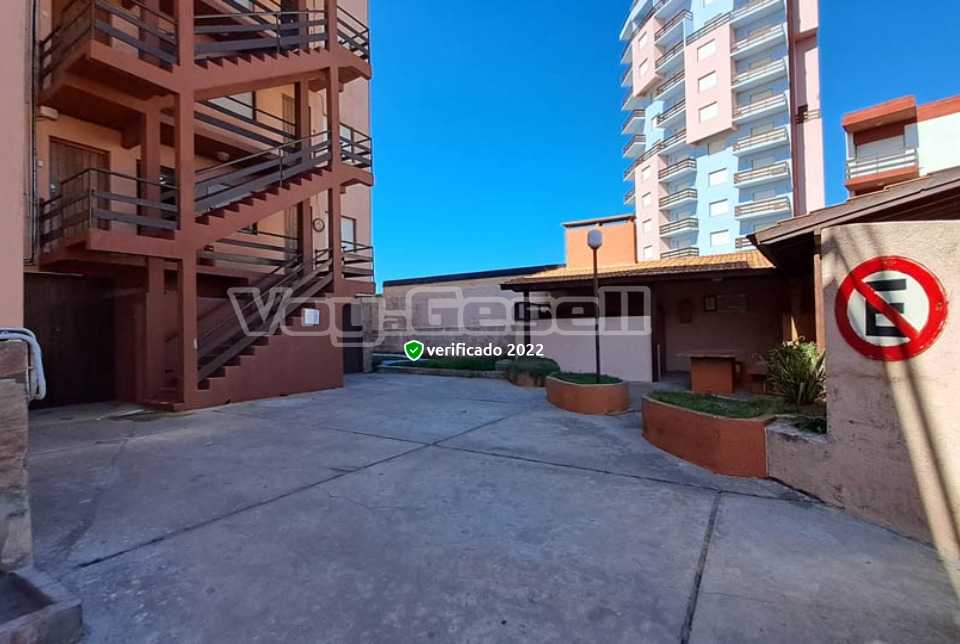 Alquilo Departamento Marena en Villa Gesell zona Sur a 5 Mts de la Playa Patio de Acceso