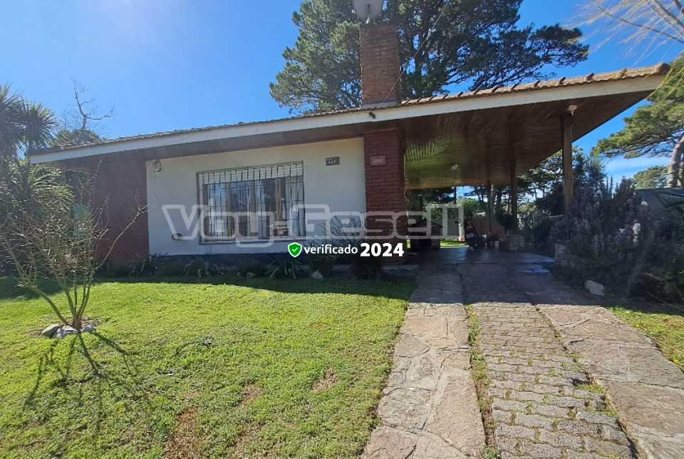 Alquilo Casa Maria Laura en Villa Gesell zona Sur a 700 mts de la Playa 