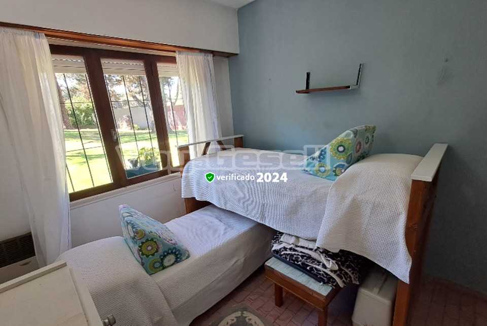 Alquilo Casa Maria Laura en Villa Gesell zona Sur a 700 mts de la Playa