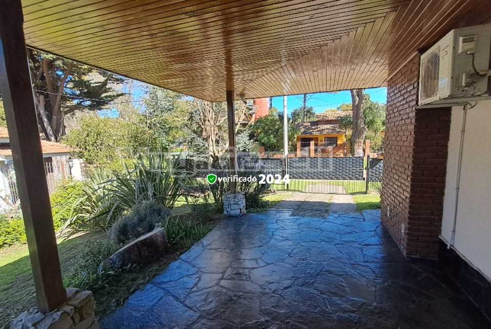 Alquilo Casa Maria Laura en Villa Gesell zona Sur a 700 mts de la Playa