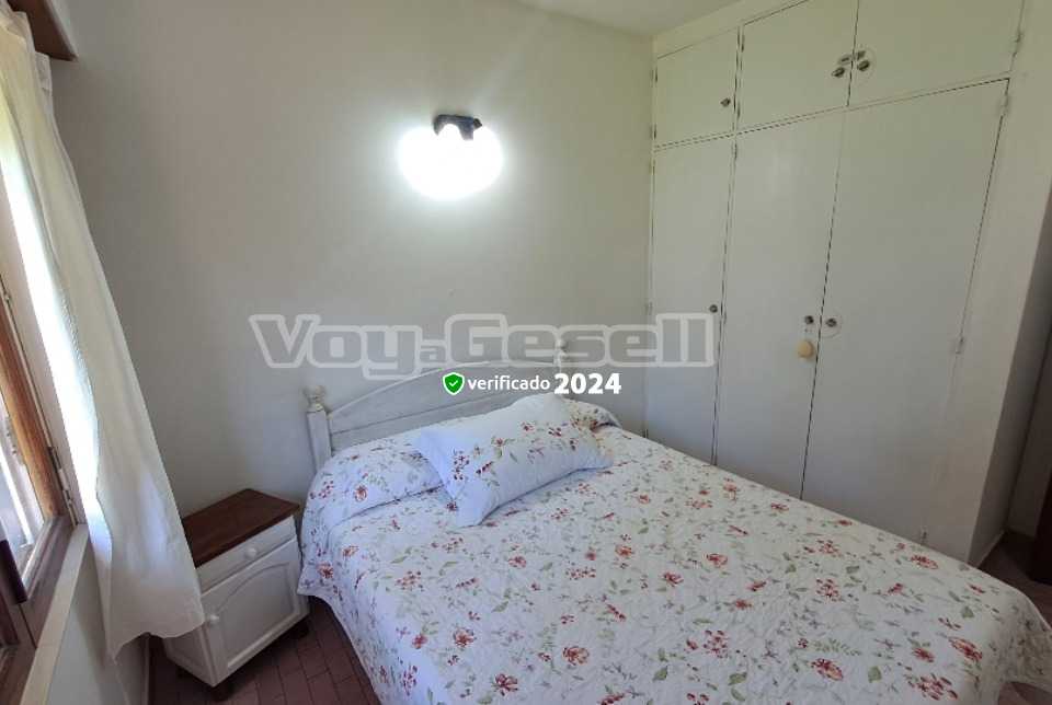 Alquilo Casa Maria Laura en Villa Gesell zona Sur a 700 mts de la Playa