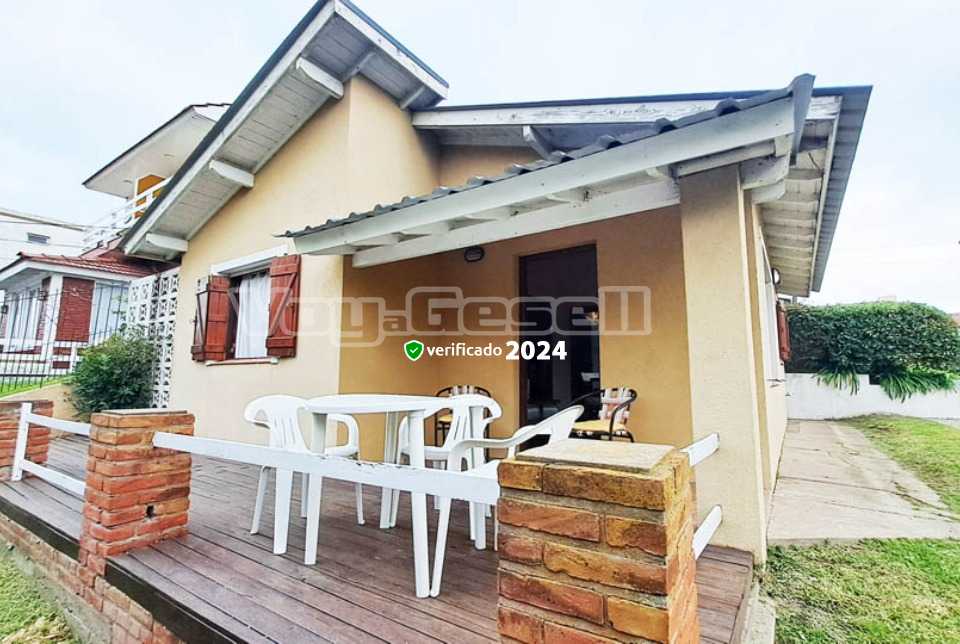 Alquilo Casa Marianita en Villa Gesell zona Centro a 200 Mts de la Playa 