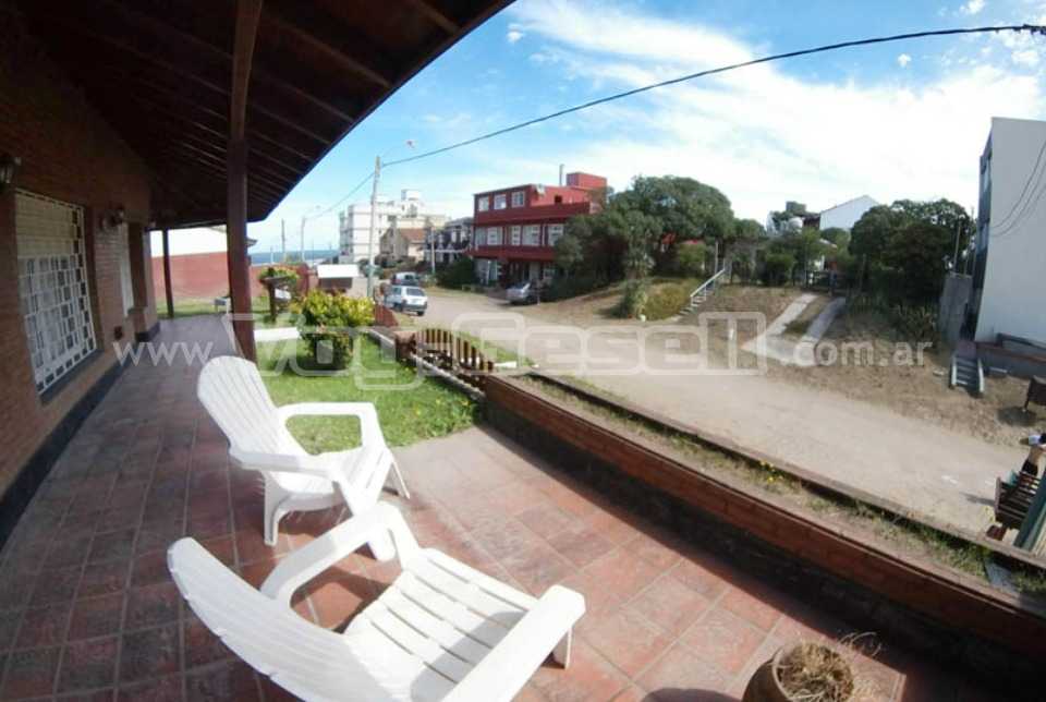 Alquilo Casa Meliara  en Villa Gesell zona Centro a 50 Mts de la Playa 