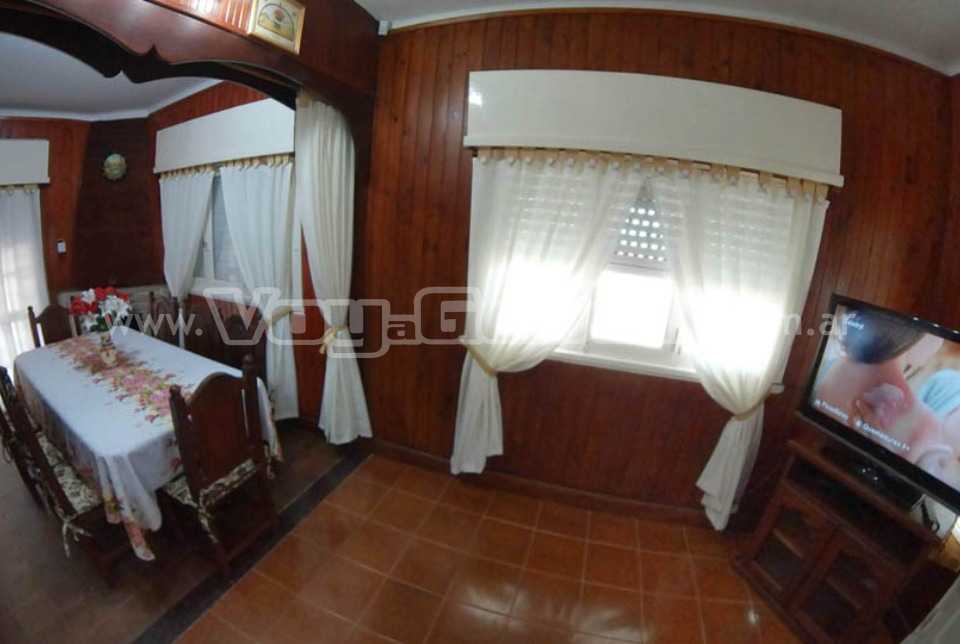 Alquilo Casa Meliara  en Villa Gesell zona Centro a 50 Mts de la Playa 