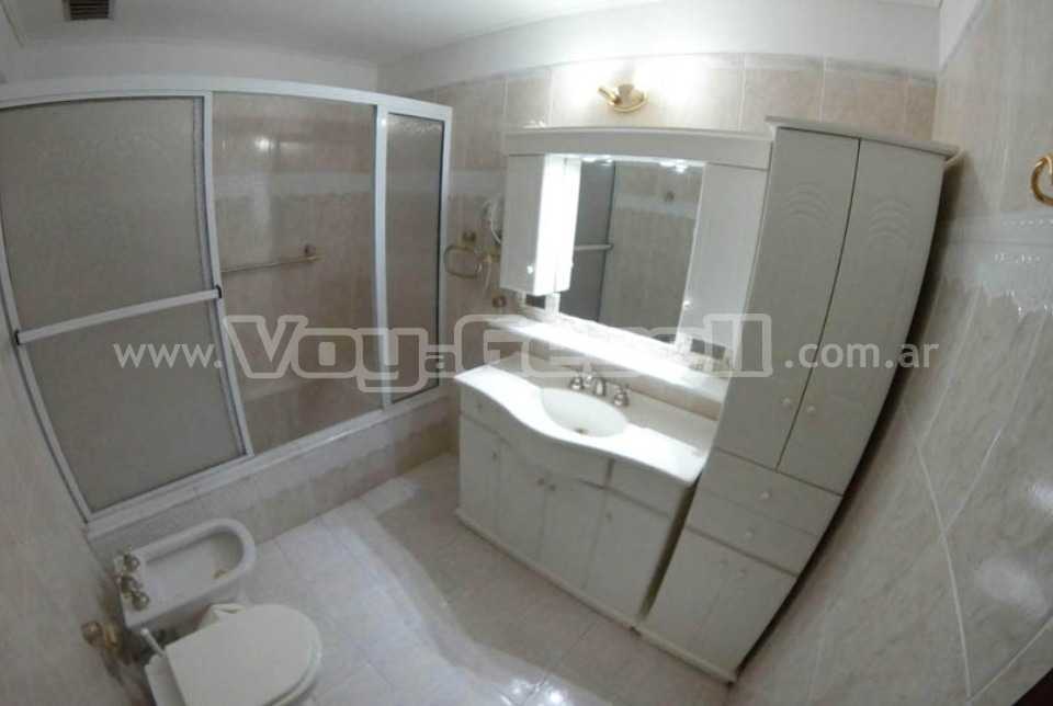 Alquilo Casa Meliara  en Villa Gesell zona Centro a 50 Mts de la Playa