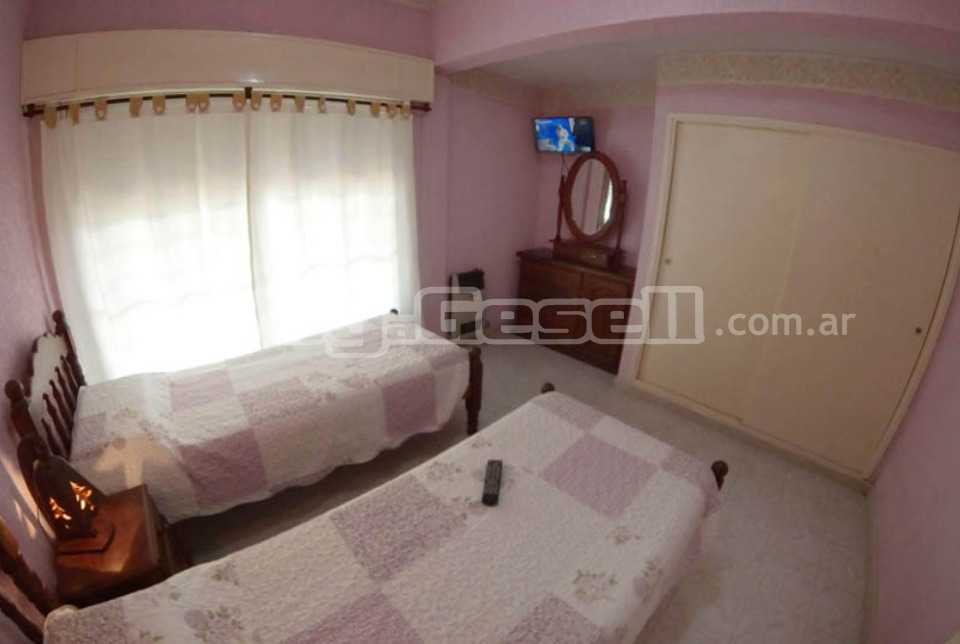 Alquilo Casa Meliara  en Villa Gesell zona Centro a 50 Mts de la Playa