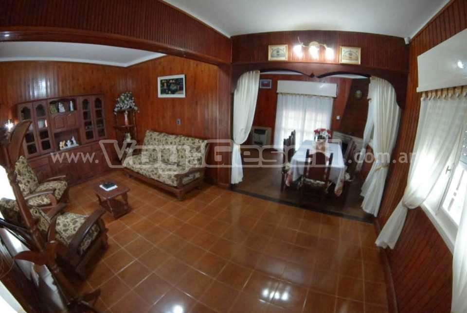 Alquilo Casa Meliara  en Villa Gesell zona Centro a 50 Mts de la Playa 