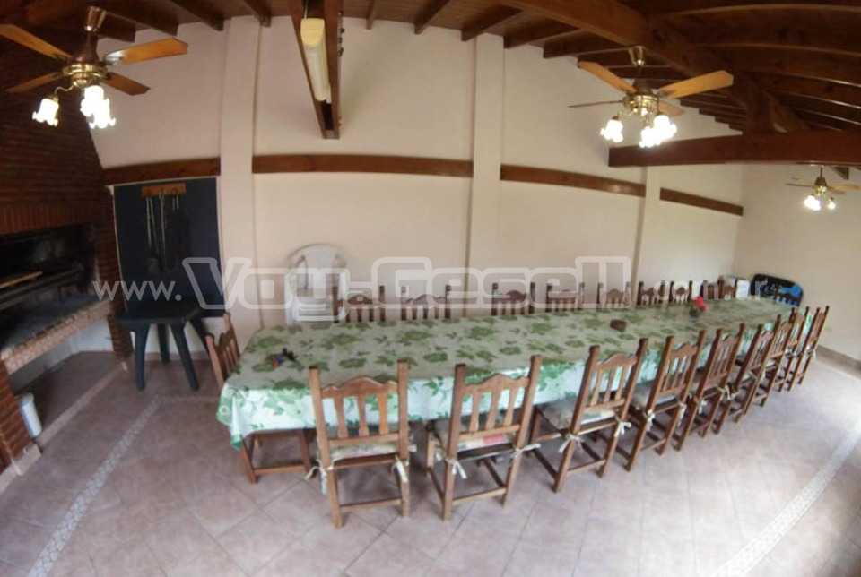 Alquilo Casa Meliara  en Villa Gesell zona Centro a 50 Mts de la Playa