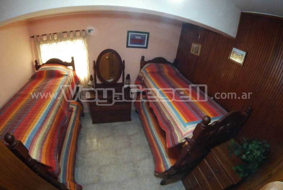 Alquilo Casa Meliara  en Villa Gesell zona Centro a 50 Mts de la Playa