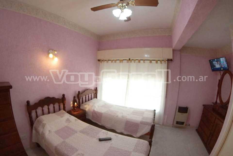 Alquilo Casa Meliara  en Villa Gesell zona Centro a 50 Mts de la Playa