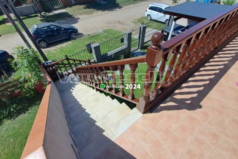 Alquilo Casa Piedra Azul en Villa Gesell zona Centro a 1600 Mts de la Playa 