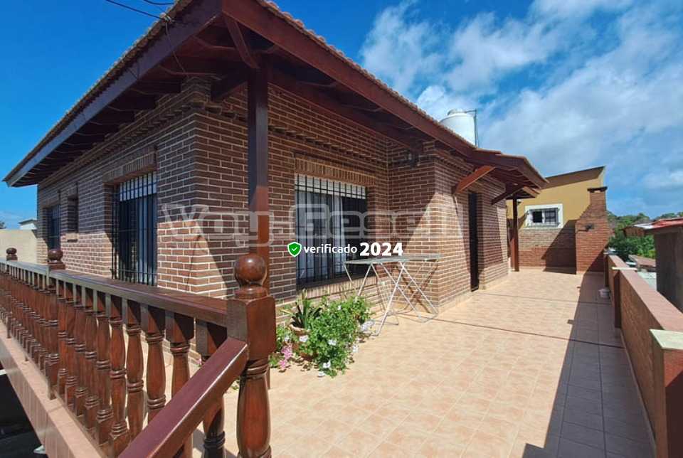 Alquilo Casa Piedra Azul en Villa Gesell zona Centro a 1600 Mts de la Playa casa planta alta