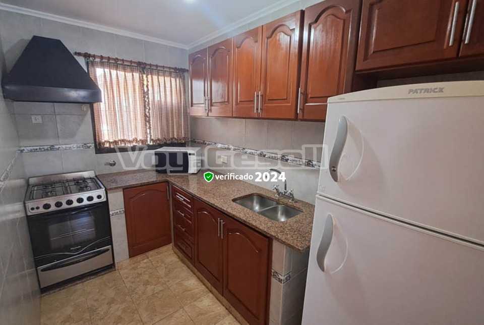 Alquilo Casa Piedra Azul en Villa Gesell zona Centro a 1600 Mts de la Playa Cocina