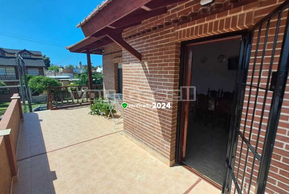 Alquilo Casa Piedra Azul en Villa Gesell zona Centro a 1600 Mts de la Playa 