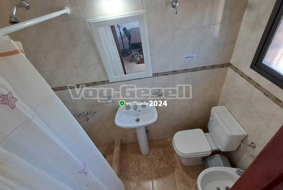 Alquilo Casa Piedra Azul en Villa Gesell zona Centro a 1600 Mts de la Playa