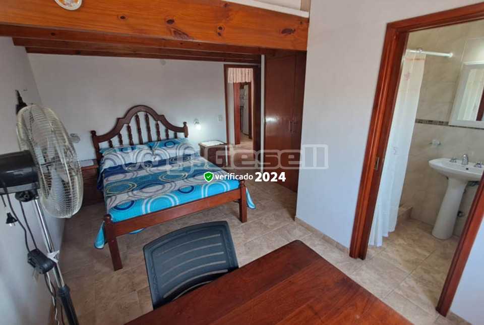 Alquilo Casa Piedra Azul en Villa Gesell zona Centro a 1600 Mts de la Playa