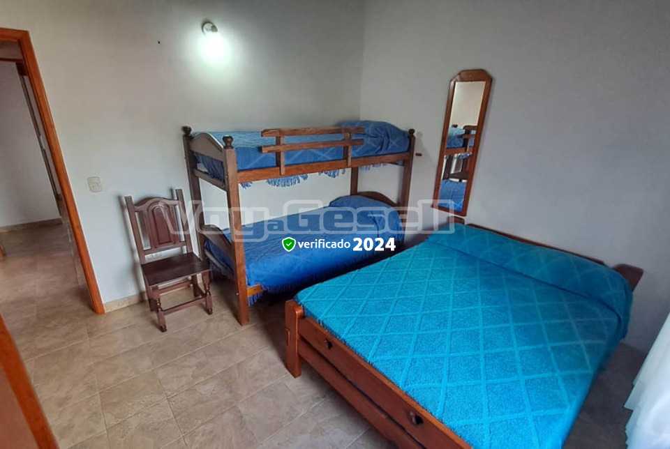 Alquilo Casa Piedra Azul en Villa Gesell zona Centro a 1600 Mts de la Playa