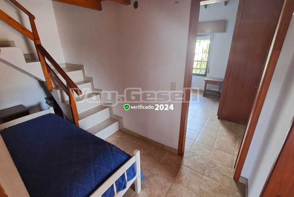 Alquilo Casa Piedra Azul en Villa Gesell zona Centro a 1600 Mts de la Playa