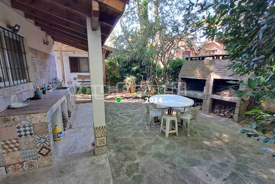 Alquilo Casa Mis Sueños en Villa Gesell zona Sur a 750 Mts de la Playa 