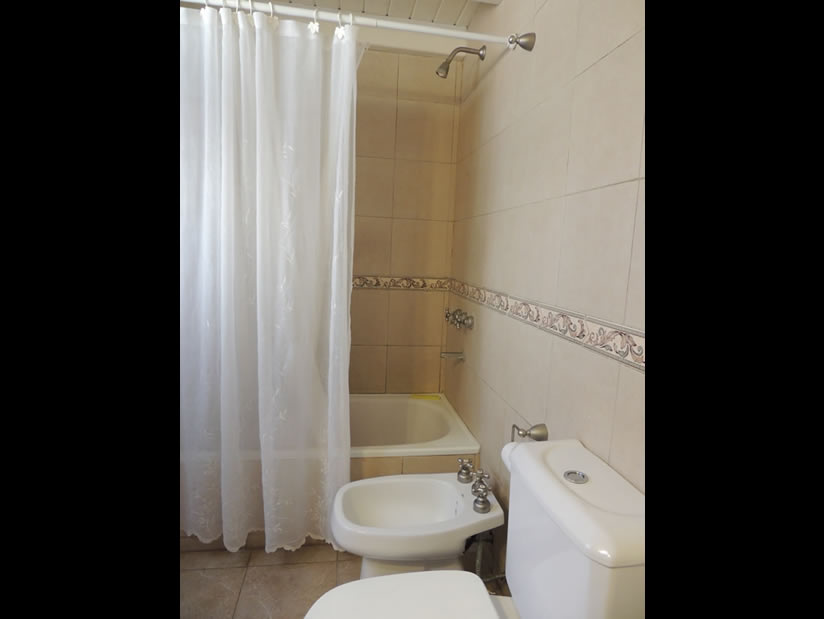 Alquilo Casa Monte Simon en Villa Gesell zona Barrio Norte a 500 Mts de la Playa