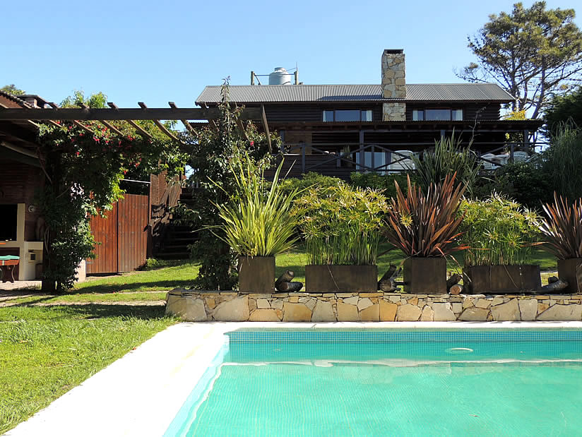 Alquilo Casa Monte Simon en Villa Gesell zona Barrio Norte a 500 Mts de la Playa