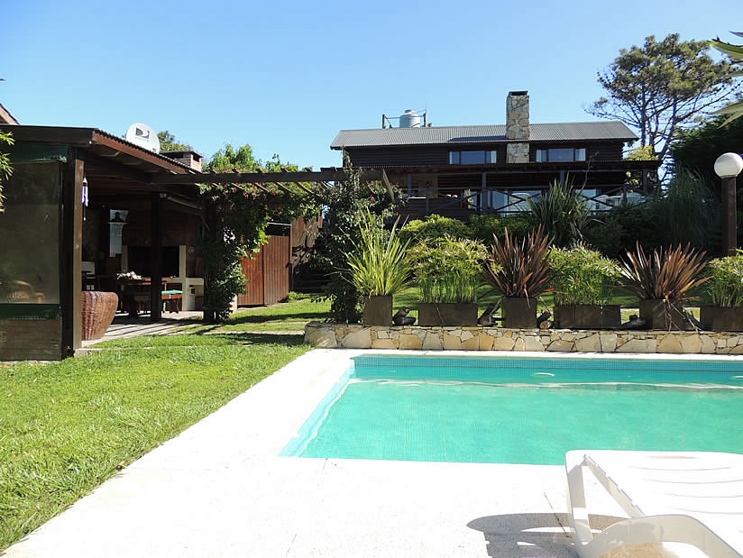 Alquilo Casa Monte Simon en Villa Gesell zona Barrio Norte a 500 Mts de la Playa