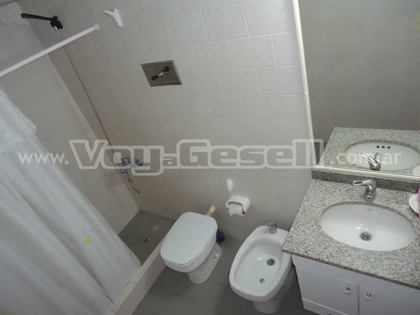 Alquilo Departamento More 3A en Villa Gesell zona Centro Comercial a 5 Mts de la Playa