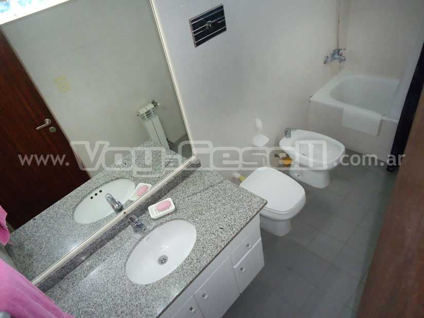 Alquilo Departamento More 3A en Villa Gesell zona Centro Comercial a 5 Mts de la Playa