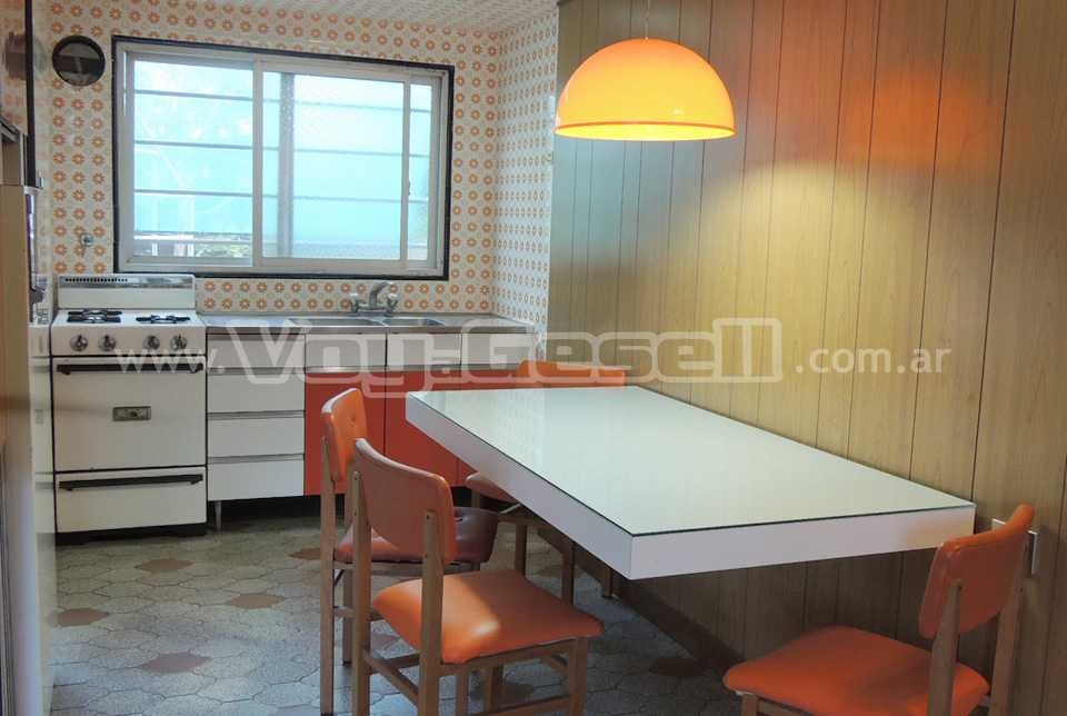 Alquilo Departamento Nosotros en Villa Gesell zona Centro a 400 mts de la Playa 