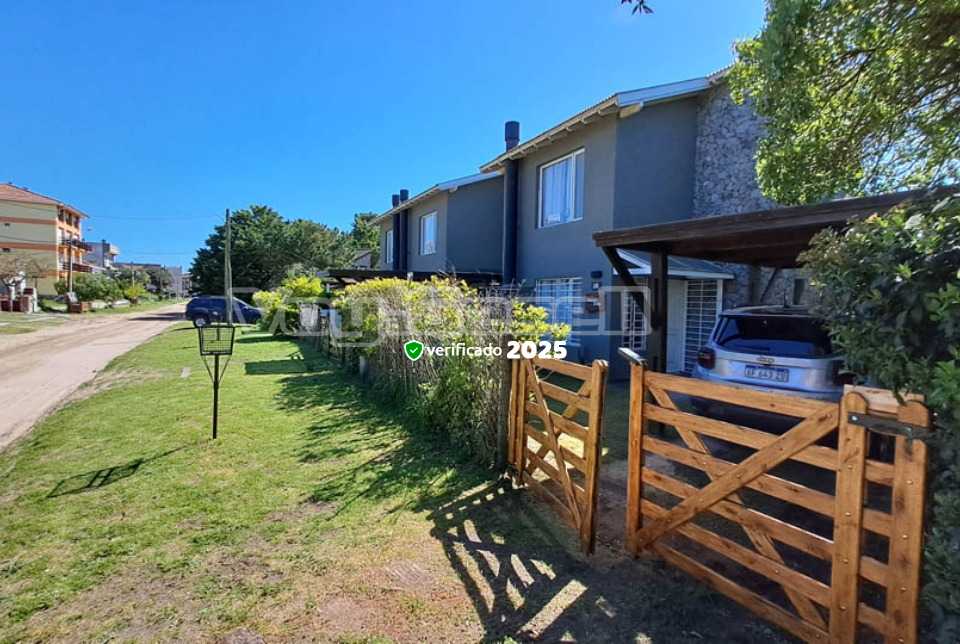 Alquilo Duplex Nuestro Sueño en Villa Gesell zona Sur a 200 Mts de la Playa 