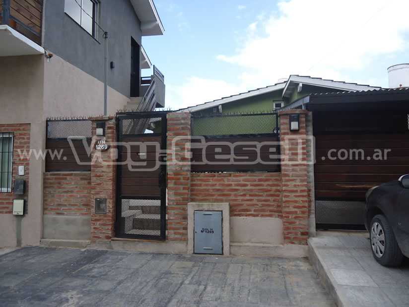 Alquilo Departamento P y P en Villa Gesell zona Centro a 1600 Mts de la Playa 