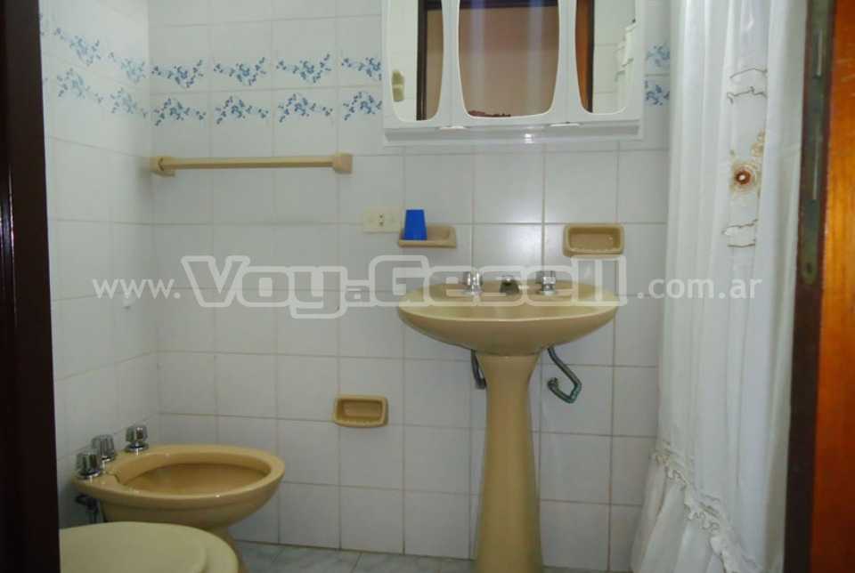 Alquilo Departamento Palmeras V depto 3 en Villa Gesell zona Centro Comercial a 50 Mts de la Playa