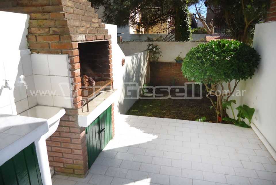 Alquilo Departamento Palmeras V depto 3 en Villa Gesell zona Centro Comercial a 50 Mts de la Playa