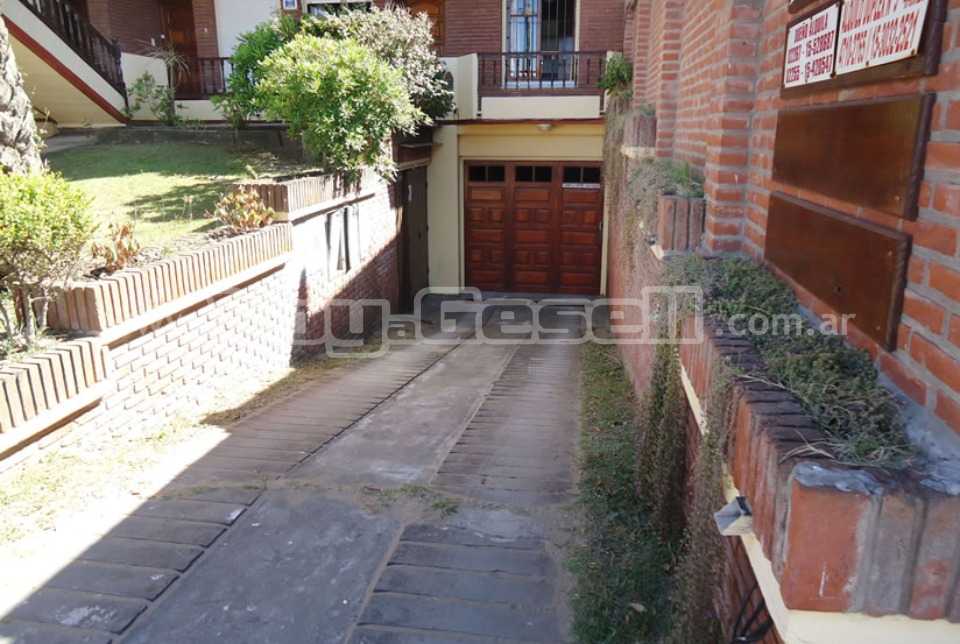 Alquilo Departamento Palmeras V depto 3 en Villa Gesell zona Centro Comercial a 50 Mts de la Playa 