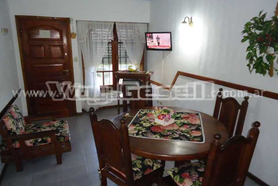 Alquilo Departamento Palmeras V depto 3 en Villa Gesell zona Centro Comercial a 50 Mts de la Playa