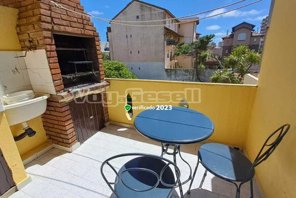 Alquilo Duplex Palmeras V depto 9 en Villa Gesell zona Centro a 80 mts de la Playa