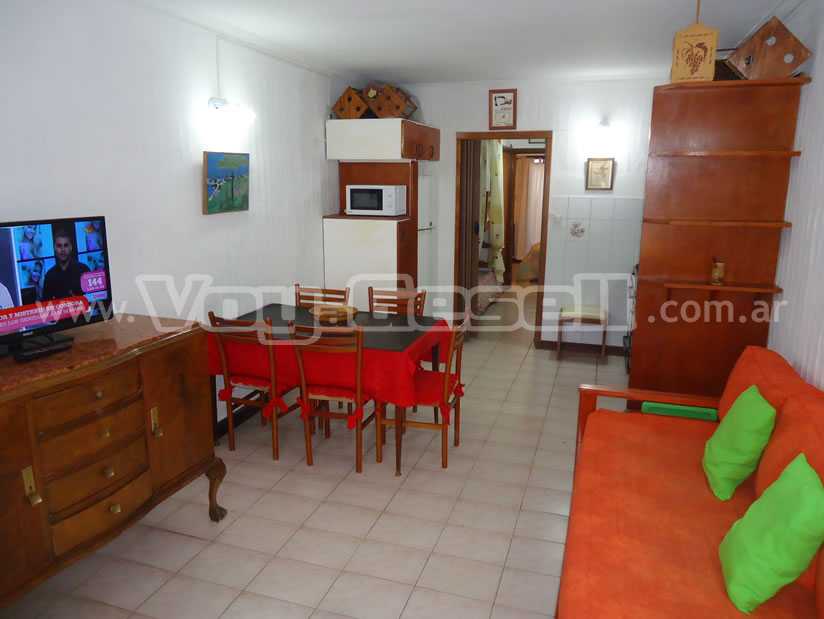 Palmeras VII PB 2: Departamento en Villa Gesell zona Centro Comercial