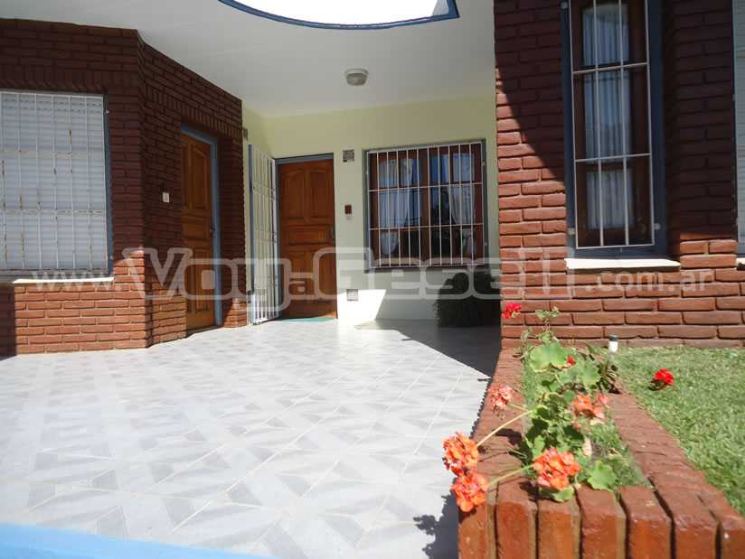 Alquilo Departamento Palmeras VII PB 2 en Villa Gesell zona Centro Comercial a 180 Mts de la Playa 