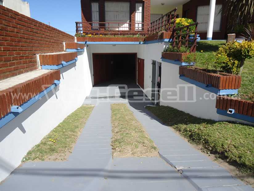 Alquilo Departamento Palmeras VII PB 2 en Villa Gesell zona Centro Comercial a 180 Mts de la Playa 