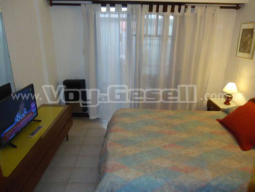 Alquilo Departamento Palmeras VII PB 2 en Villa Gesell zona Centro Comercial a 180 Mts de la Playa