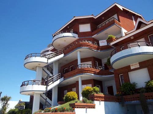 Alquilo Duplex Palmeras VIII depto 11 en Villa Gesell zona Centro Comercial a 5 Mts de la Playa 
