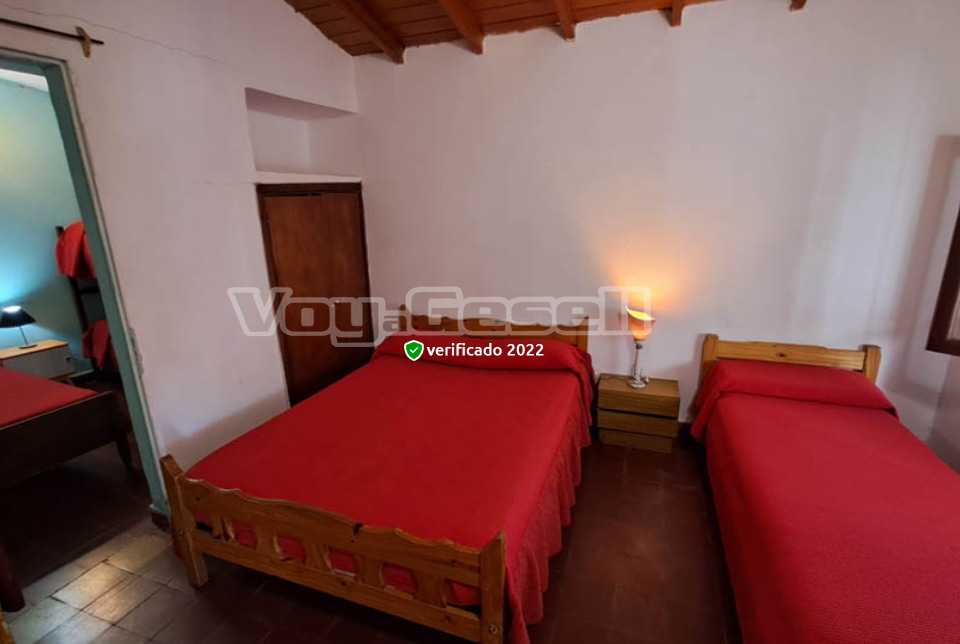 Alquilo Casa Parretta en Villa Gesell zona Centro a 1200 mts de la Playa Dormitorio con 2 Camas