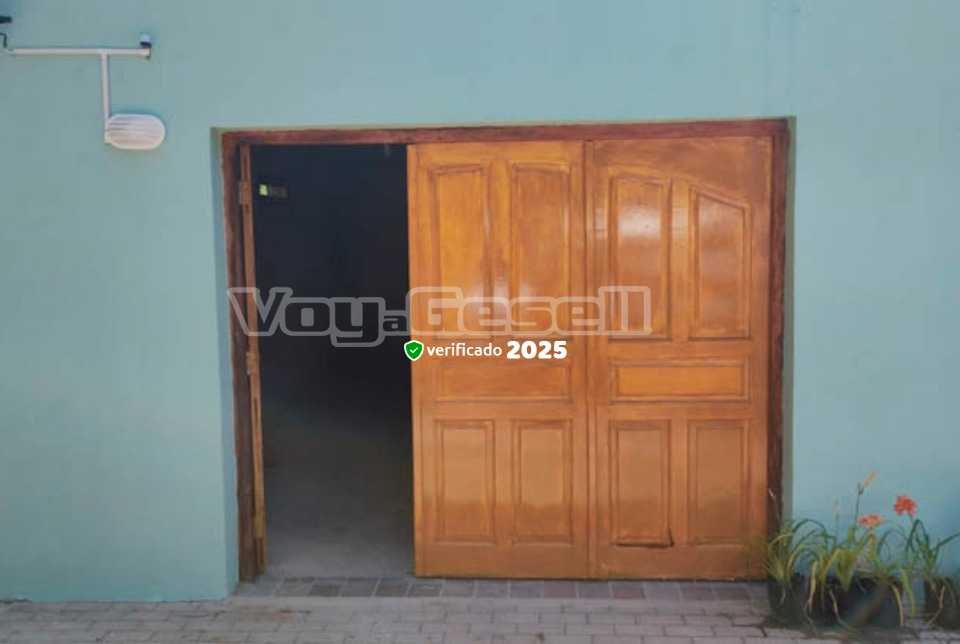 Alquilo Casa Placida en Villa Gesell zona Centro a 2800 Mts de la Playa