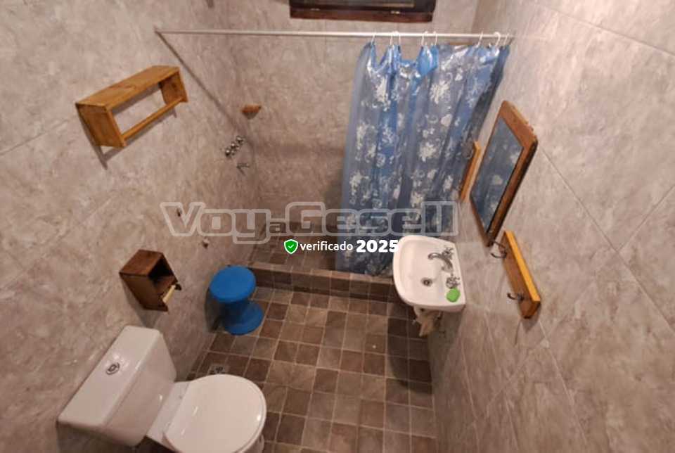 Alquilo Casa Placida en Villa Gesell zona Centro a 2800 Mts de la Playa 