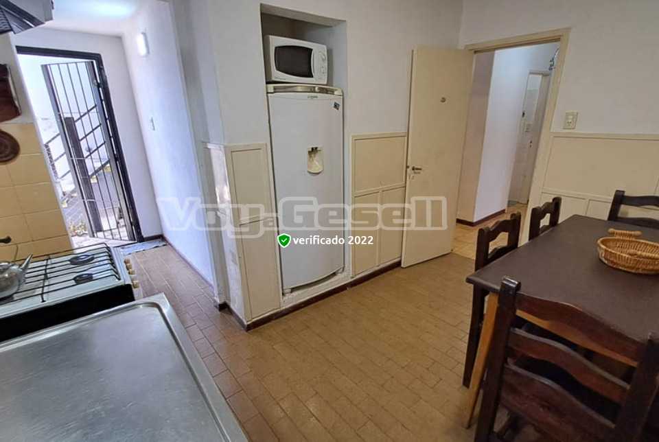 Alquilo Casa Por Fin en Villa Gesell zona Centro Comercial a 500 Mts de la Playa