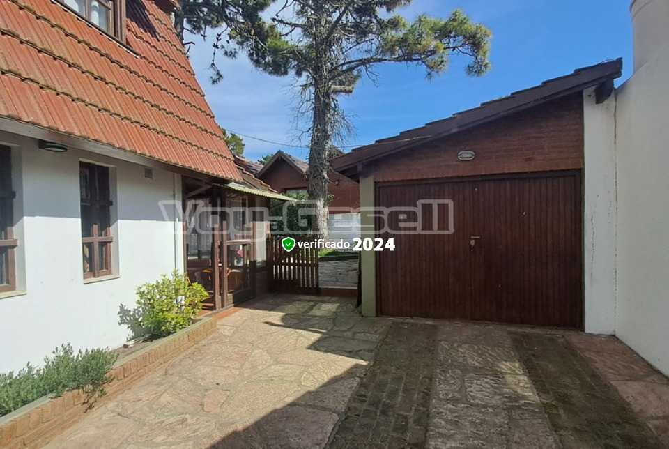 Alquilo Alpina Porjana en Villa Gesell zona Sur a 550 mts de la Playa