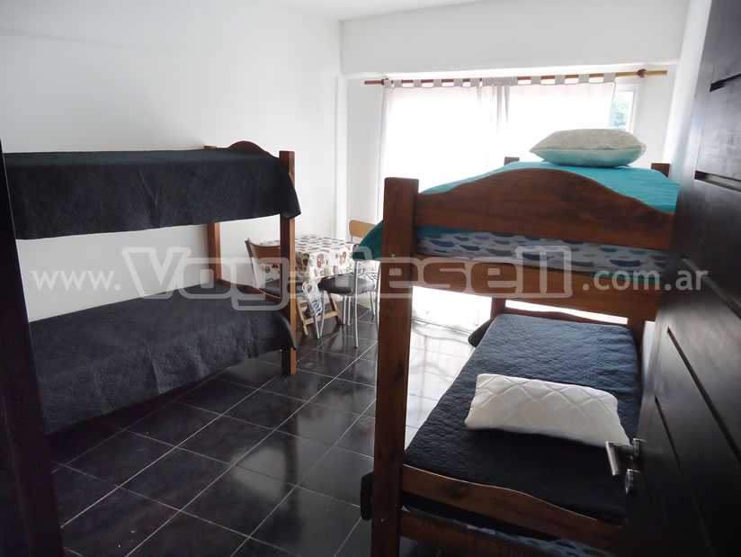 Alquilo Departamento Punto Plaza en Villa Gesell zona Centro Comercial a 300 Mts de la Playa Afuera se encuentra una terraza .