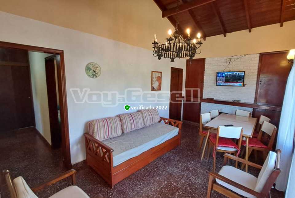 Alquilo Casa Raquelita en Villa Gesell zona Centro a 100 Mts de la Playa 